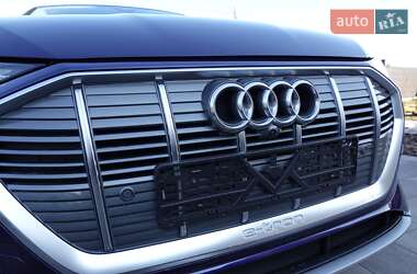 Внедорожник / Кроссовер Audi e-tron 2022 в 