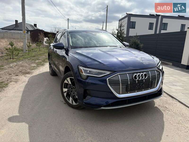 Позашляховик / Кросовер Audi e-tron 2022 в Києві