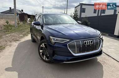 Внедорожник / Кроссовер Audi e-tron 2022 в 