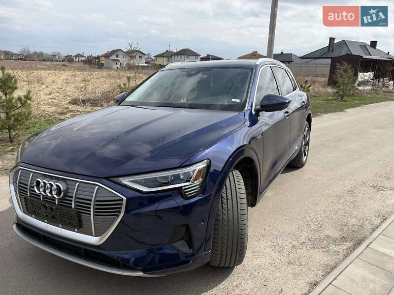 Позашляховик / Кросовер Audi e-tron 2022 в Києві