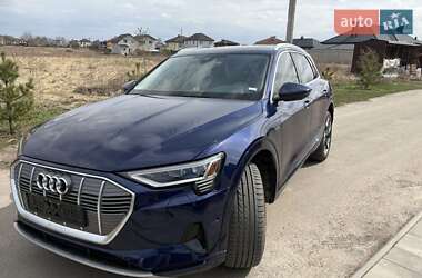 Внедорожник / Кроссовер Audi e-tron 2022 в 