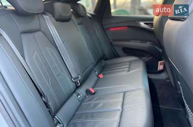 Внедорожник / Кроссовер Audi e-tron 2022 в 