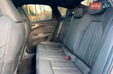 Внедорожник / Кроссовер Audi e-tron 2022 в 