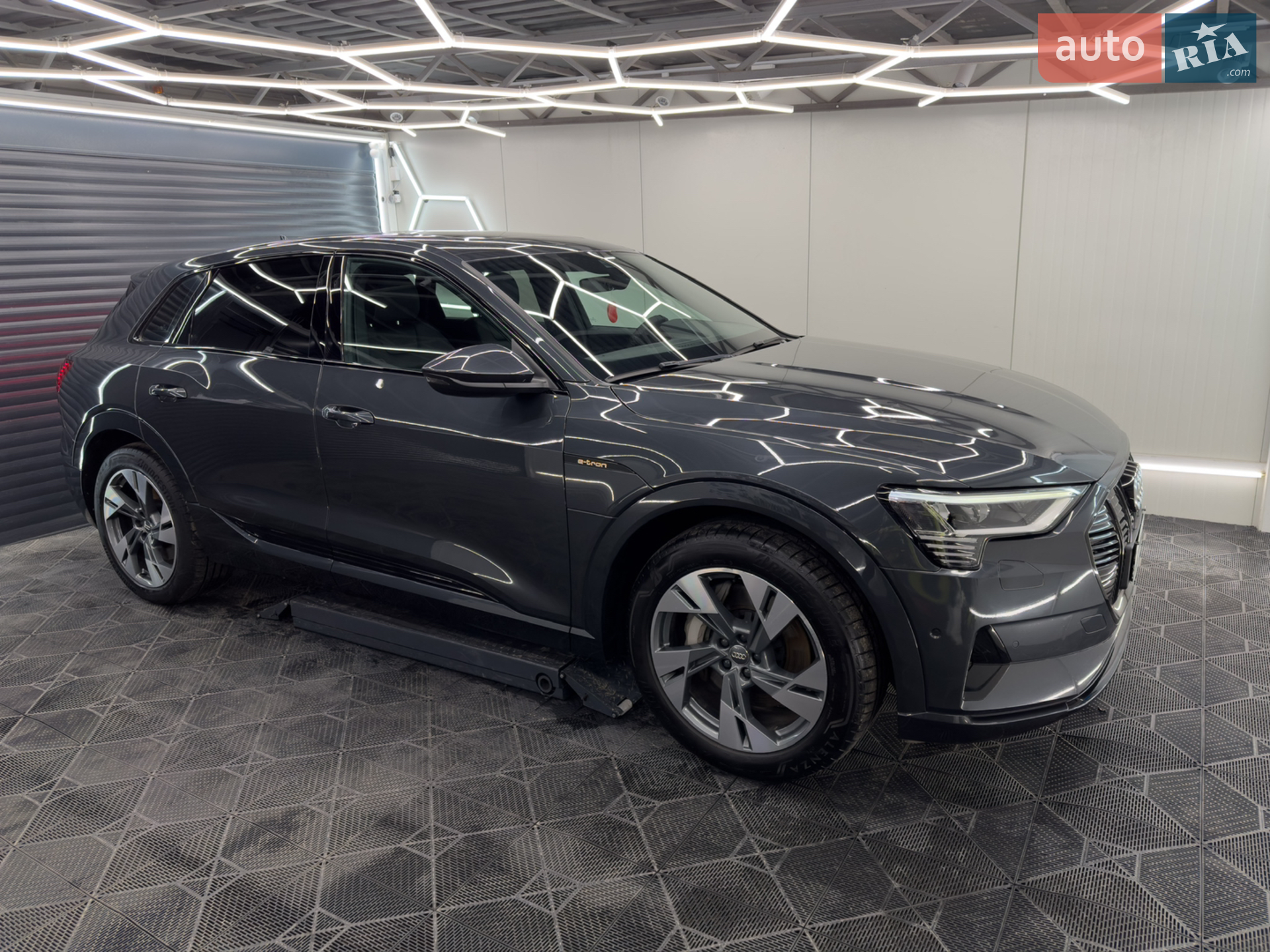 2019 Audi e-tron - мініатюра 3