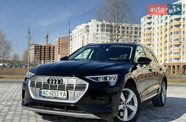 Внедорожник / Кроссовер Audi e-tron 2019 в 