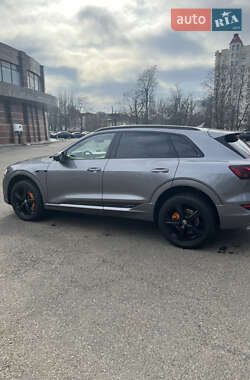 Внедорожник / Кроссовер Audi e-tron 2019 в 