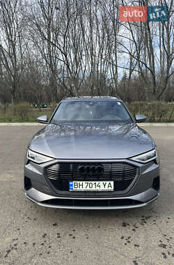 Внедорожник / Кроссовер Audi e-tron 2019 в 