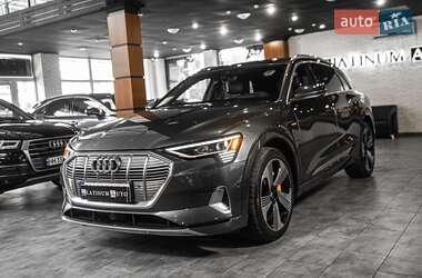 Внедорожник / Кроссовер Audi e-tron 2019 в 