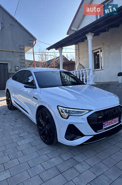 Внедорожник / Кроссовер Audi e-tron 2020 в 