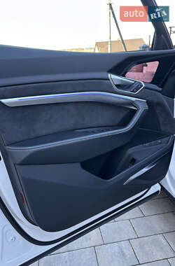 Внедорожник / Кроссовер Audi e-tron 2020 в 