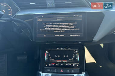Внедорожник / Кроссовер Audi e-tron 2021 в 