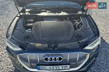 Внедорожник / Кроссовер Audi e-tron 2021 в 