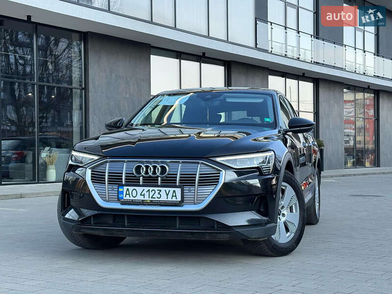 Внедорожник / Кроссовер Audi e-tron 2021 в 