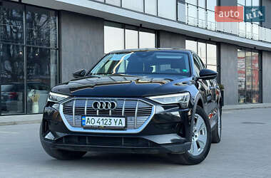 Внедорожник / Кроссовер Audi e-tron 2021 в 