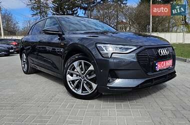 Внедорожник / Кроссовер Audi e-tron 2022 в 