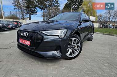 Внедорожник / Кроссовер Audi e-tron 2022 в 