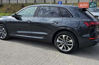 Внедорожник / Кроссовер Audi e-tron 2022 в 