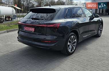 Внедорожник / Кроссовер Audi e-tron 2022 в 