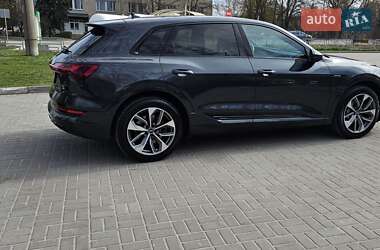 Внедорожник / Кроссовер Audi e-tron 2022 в 