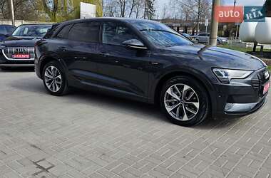 Внедорожник / Кроссовер Audi e-tron 2022 в 