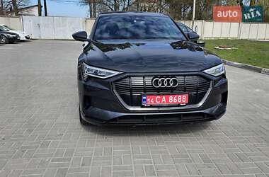 Внедорожник / Кроссовер Audi e-tron 2022 в 