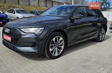 Внедорожник / Кроссовер Audi e-tron 2022 в 