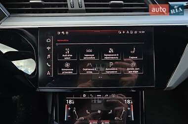 Внедорожник / Кроссовер Audi e-tron 2022 в 