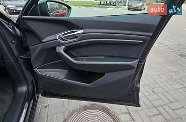 Внедорожник / Кроссовер Audi e-tron 2022 в 