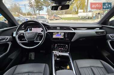 Внедорожник / Кроссовер Audi e-tron 2022 в 