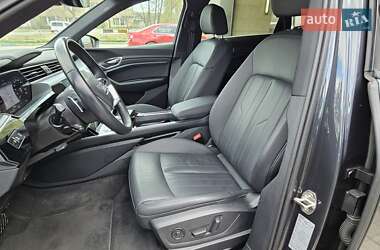Внедорожник / Кроссовер Audi e-tron 2022 в 