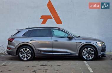 Внедорожник / Кроссовер Audi e-tron 2020 в 