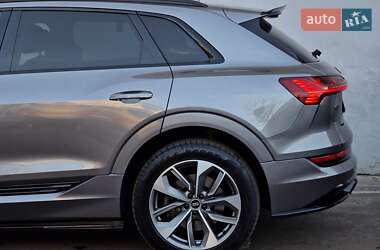 Внедорожник / Кроссовер Audi e-tron 2020 в 