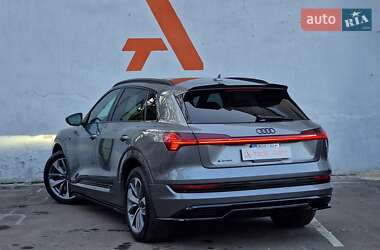 Внедорожник / Кроссовер Audi e-tron 2020 в 