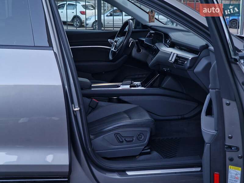 Внедорожник / Кроссовер Audi e-tron 2020 в Одессе