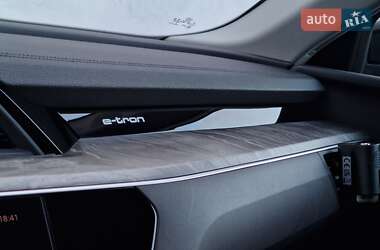 Внедорожник / Кроссовер Audi e-tron 2020 в 
