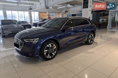 Внедорожник / Кроссовер Audi e-tron 2021 в 