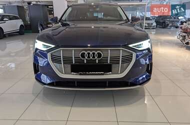 Внедорожник / Кроссовер Audi e-tron 2021 в 