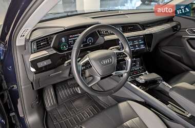 Внедорожник / Кроссовер Audi e-tron 2021 в 