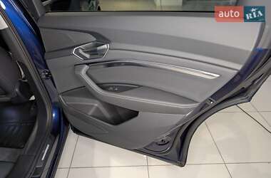 Внедорожник / Кроссовер Audi e-tron 2021 в 