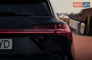 Внедорожник / Кроссовер Audi e-tron 2019 в 
