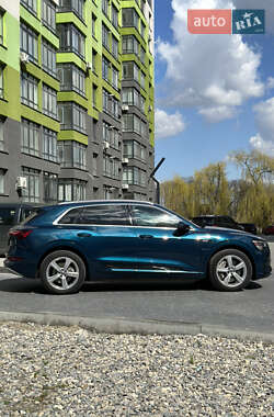 Внедорожник / Кроссовер Audi e-tron 2019 в 
