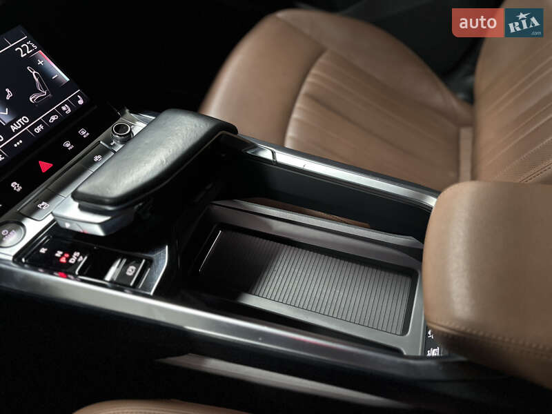 Внедорожник / Кроссовер Audi e-tron 2019 в Киеве