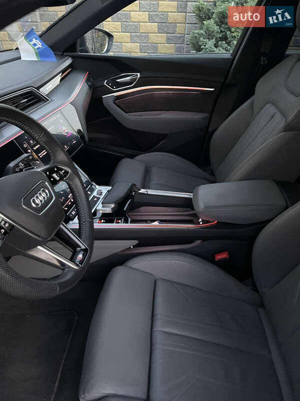 Позашляховик / Кросовер Audi e-tron 2019 в Рівному
