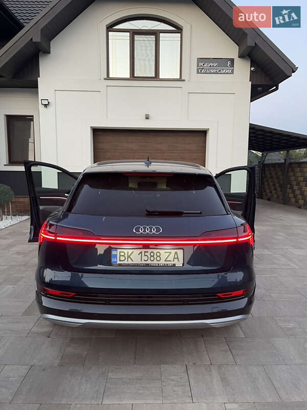 Позашляховик / Кросовер Audi e-tron 2019 в Рівному
