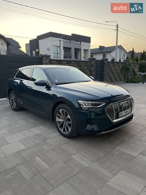 Позашляховик / Кросовер Audi e-tron 2019 в Рівному