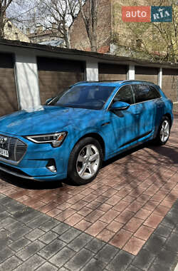Позашляховик / Кросовер Audi e-tron 2019 в 