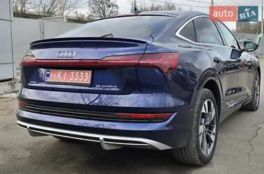 Внедорожник / Кроссовер Audi e-tron 2022 в 