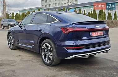 Внедорожник / Кроссовер Audi e-tron 2022 в 