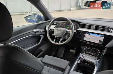 Внедорожник / Кроссовер Audi e-tron 2022 в 