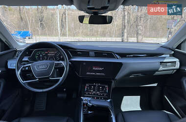 Позашляховик / Кросовер Audi e-tron 2020 в 